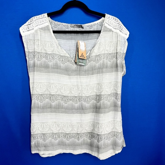 NWT🤩 |•PRANA•| Activewear V-neck Top Size Medium - Picture 1 of 12